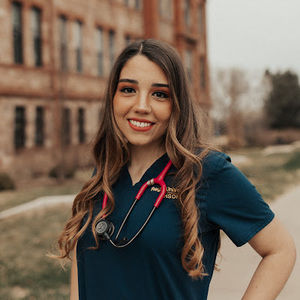 Meet your Posher, Claudia